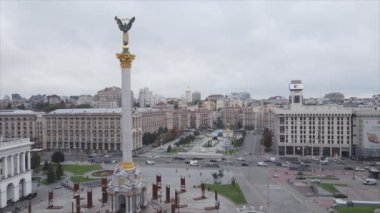 Bu stok videosu, Ukrayna 'nın Kyiv kentindeki Meydan' ın 8K çözünürlüklü hava görüntüsünü gösteriyor.