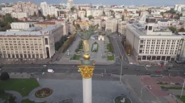 Bu stok videosu, Ukrayna 'nın Kyiv kentindeki Meydan' ın 8K çözünürlüklü hava görüntüsünü gösteriyor.