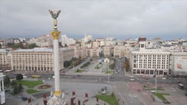 Bu stok videosu, Ukrayna 'nın Kyiv kentindeki Meydan' ın 8K çözünürlüklü hava görüntüsünü gösteriyor.