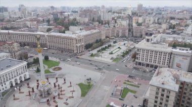 Bu stok videosu, Ukrayna 'nın Kyiv kentindeki Meydan' ın 8K çözünürlüklü hava görüntüsünü gösteriyor.
