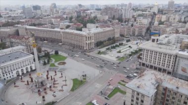 Bu stok videosu, Ukrayna 'nın Kyiv kentindeki Meydan' ın 8K çözünürlüklü hava görüntüsünü gösteriyor.