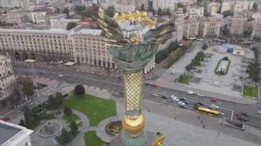 Bu stok videosu, Ukrayna 'nın Kyiv kentindeki Meydan' ın 8K çözünürlüklü hava görüntüsünü gösteriyor.
