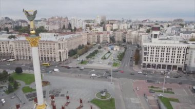 Bu stok videosu, Ukrayna 'nın Kyiv kentindeki Meydan' ın 8K çözünürlüklü hava görüntüsünü gösteriyor.