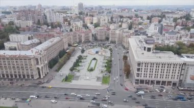 Bu stok videosu, Ukrayna 'nın Kyiv kentindeki Meydan' ın 8K çözünürlüklü hava görüntüsünü gösteriyor.