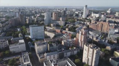 Bu stok görüntüler Ukrayna, Kyiv 'in 8K çözünürlükteki hava görüntüsünü gösteriyor.