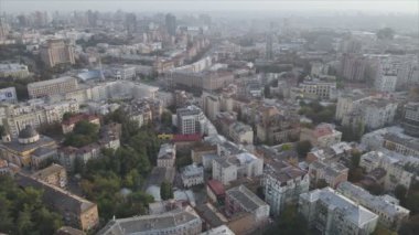 Bu stok görüntüler Ukrayna, Kyiv 'in 8K çözünürlükteki hava görüntüsünü gösteriyor.