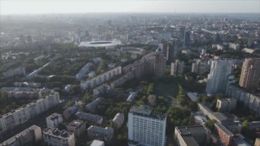 Bu stok görüntüler Ukrayna, Kyiv 'in 8K çözünürlükteki hava görüntüsünü gösteriyor.