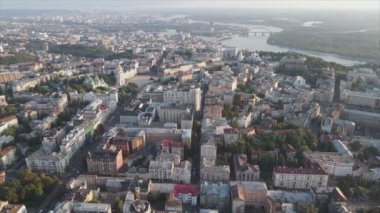 Bu stok görüntüler Ukrayna, Kyiv 'in 8K çözünürlükteki hava görüntüsünü gösteriyor.