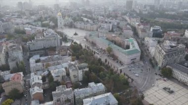 Bu stok görüntüler Ukrayna, Kyiv 'in 8K çözünürlükteki hava görüntüsünü gösteriyor.