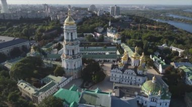 Bu stok görüntüler Ukrayna, Kyiv 'in 8K çözünürlükteki hava görüntüsünü gösteriyor.