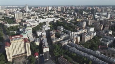 Bu stok görüntüler Ukrayna, Kyiv 'in 8K çözünürlükteki hava görüntüsünü gösteriyor.