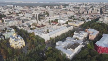 Bu stok görüntüler Ukrayna, Kyiv 'in 8K çözünürlükteki hava görüntüsünü gösteriyor.