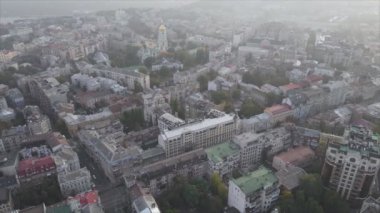 Bu stok görüntüler Ukrayna, Kyiv 'in 8K çözünürlükteki hava görüntüsünü gösteriyor.