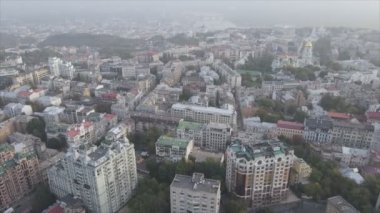 Bu stok görüntüler Ukrayna, Kyiv 'in 8K çözünürlükteki hava görüntüsünü gösteriyor.