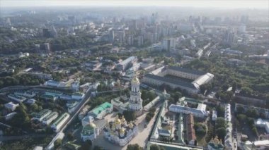 Bu stok görüntüler Ukrayna, Kyiv 'in 8K çözünürlükteki hava görüntüsünü gösteriyor.