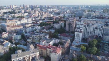 Bu stok görüntüler Ukrayna, Kyiv 'in 8K çözünürlükteki hava görüntüsünü gösteriyor.