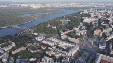Bu stok görüntüler Ukrayna, Kyiv 'in 8K çözünürlükteki hava görüntüsünü gösteriyor.