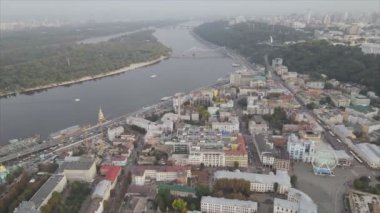 Bu stok görüntüler Ukrayna, Kyiv 'in 8K çözünürlükteki hava görüntüsünü gösteriyor.