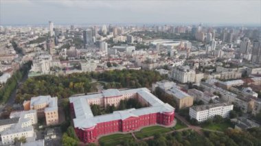 Bu stok görüntüler Ukrayna, Kyiv 'in 8K çözünürlükteki hava görüntüsünü gösteriyor.
