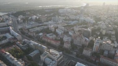 Bu stok görüntüler Ukrayna, Kyiv 'in 8K çözünürlükteki hava görüntüsünü gösteriyor.