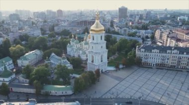 Bu stok görüntüler Ukrayna, Kyiv 'in 8K çözünürlükteki hava görüntüsünü gösteriyor.