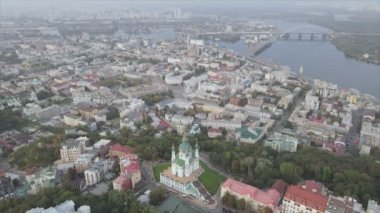 Bu stok görüntüler Ukrayna, Kyiv 'in 8K çözünürlükteki hava görüntüsünü gösteriyor.