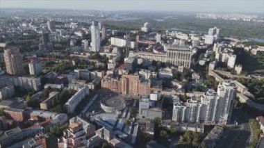 Bu stok görüntüler Ukrayna, Kyiv 'in 8K çözünürlükteki hava görüntüsünü gösteriyor.