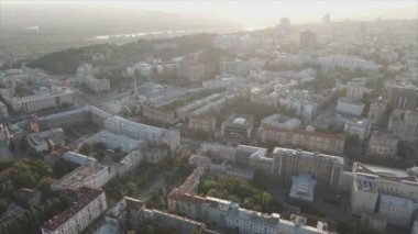 Bu stok görüntüler Ukrayna, Kyiv 'in 8K çözünürlükteki hava görüntüsünü gösteriyor.
