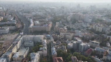 Bu stok görüntüler Ukrayna, Kyiv 'in 8K çözünürlükteki hava görüntüsünü gösteriyor.