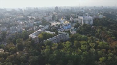 Bu stok görüntüler Ukrayna, Kyiv 'in 8K çözünürlükteki hava görüntüsünü gösteriyor.