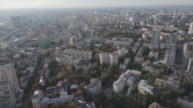 Bu stok görüntüler Ukrayna, Kyiv 'in 8K çözünürlükteki hava görüntüsünü gösteriyor.
