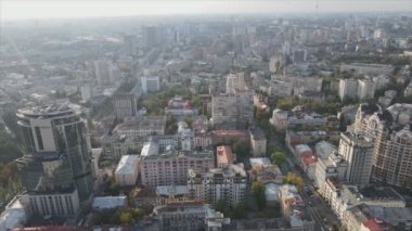Bu stok görüntüler Ukrayna, Kyiv 'in 8K çözünürlükteki hava görüntüsünü gösteriyor.
