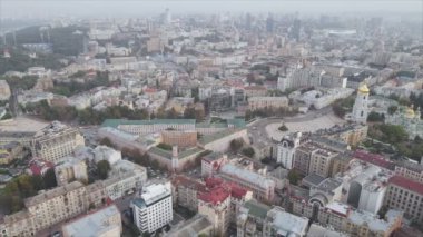 Bu stok görüntüler Ukrayna, Kyiv 'in 8K çözünürlükteki hava görüntüsünü gösteriyor.