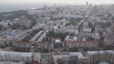Bu stok görüntüler Ukrayna, Kyiv 'in 8K çözünürlükteki hava görüntüsünü gösteriyor.