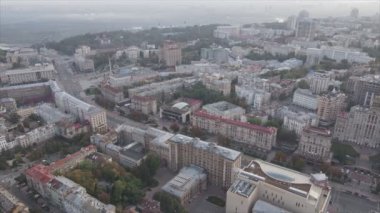 Bu stok görüntüler Ukrayna, Kyiv 'in 8K çözünürlükteki hava görüntüsünü gösteriyor.