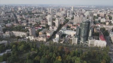 Bu stok görüntüler Ukrayna, Kyiv 'in 8K çözünürlükteki hava görüntüsünü gösteriyor.