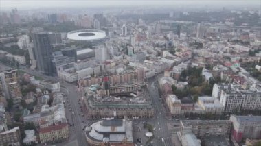 Bu stok görüntüler Ukrayna, Kyiv 'in 8K çözünürlükteki hava görüntüsünü gösteriyor.