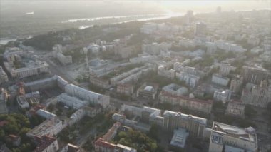 Bu stok görüntüler Ukrayna, Kyiv 'in 8K çözünürlükteki hava görüntüsünü gösteriyor.