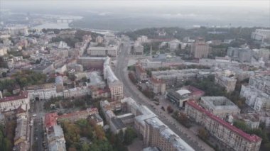 Bu stok görüntüler Ukrayna, Kyiv 'in 8K çözünürlükteki hava görüntüsünü gösteriyor.
