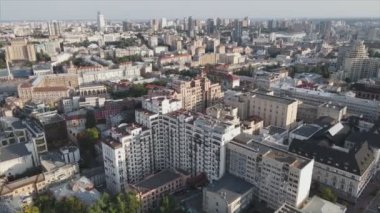Bu stok görüntüler Ukrayna, Kyiv 'in 8K çözünürlükteki hava görüntüsünü gösteriyor.
