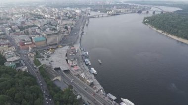Bu stok görüntüler Ukrayna, Kyiv 'in 8K çözünürlükteki hava görüntüsünü gösteriyor.