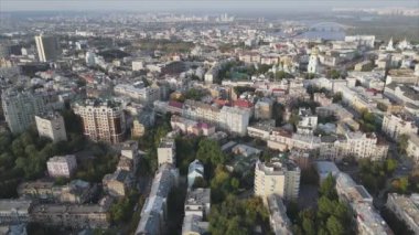Bu stok görüntüler Ukrayna, Kyiv 'in 8K çözünürlükteki hava görüntüsünü gösteriyor.