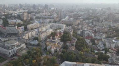 Bu stok görüntüler Ukrayna, Kyiv 'in 8K çözünürlükteki hava görüntüsünü gösteriyor.