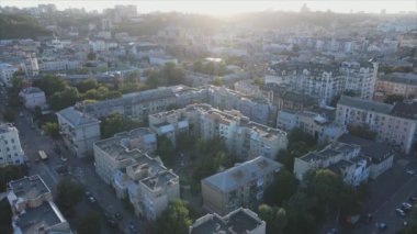 Bu stok görüntüler Ukrayna, Kyiv 'in 8K çözünürlükteki hava görüntüsünü gösteriyor.