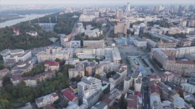 Bu stok görüntüler Ukrayna, Kyiv 'in 8K çözünürlükteki hava görüntüsünü gösteriyor.
