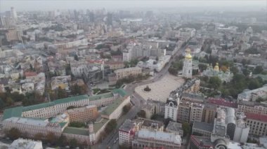 Bu stok görüntüler Ukrayna, Kyiv 'in 8K çözünürlükteki hava görüntüsünü gösteriyor.