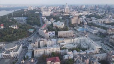 Bu stok görüntüler Ukrayna, Kyiv 'in 8K çözünürlükteki hava görüntüsünü gösteriyor.
