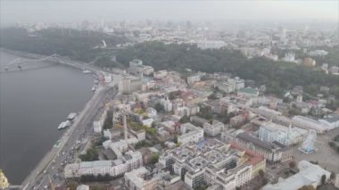 Bu stok görüntüler Ukrayna, Kyiv 'in 8K çözünürlükteki hava görüntüsünü gösteriyor.