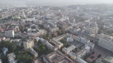 Bu stok görüntüler Ukrayna, Kyiv 'in 8K çözünürlükteki hava görüntüsünü gösteriyor.