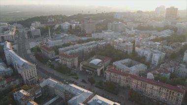 Bu stok görüntüler Ukrayna, Kyiv 'in 8K çözünürlükteki hava görüntüsünü gösteriyor.